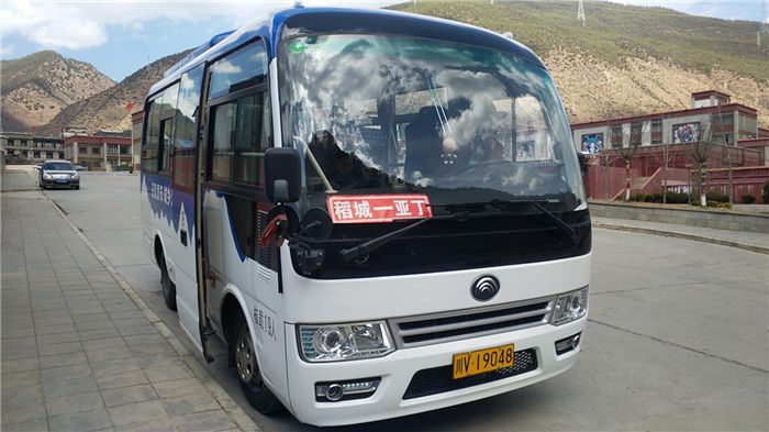 稻城亚丁19座旅游公交车